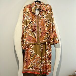 Zara paisley set size Large. Top and pants set